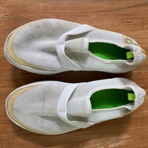 OOFOS Low Mesh Sneaker